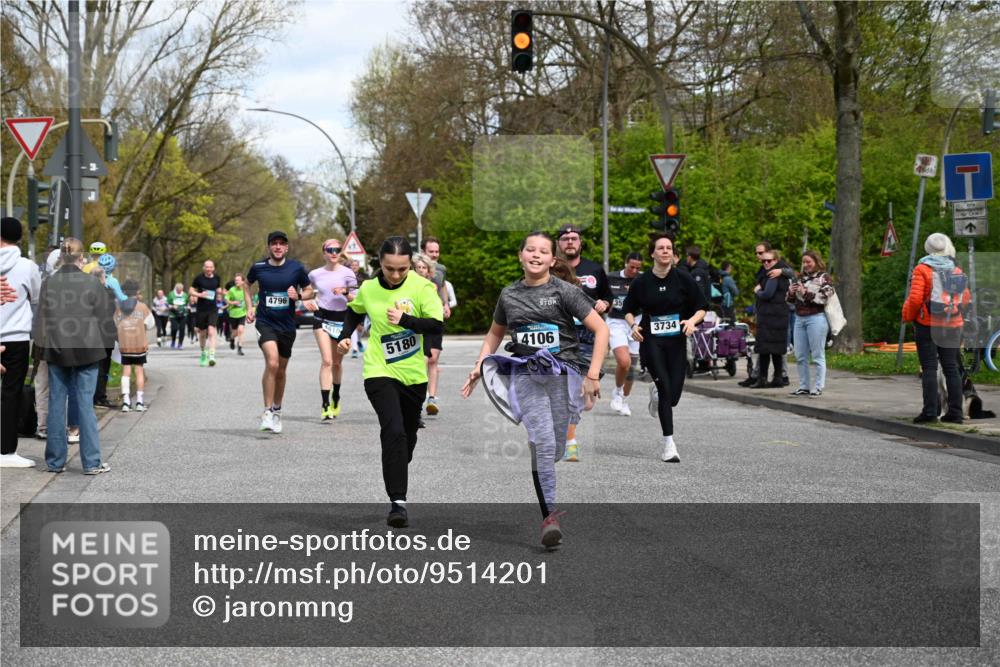 12.04.2026 - 45. Internationalen Wilhelmsburger Insellauf J. Mangold http://msf.ph/oto/9514201 12.04.2026 13:11:10 Ziel 4770, 5246, 2926, 2927, 5195, 4692, 5417, 5199, 2889, 2714, 4216, 4895, 3932, 2114, 2519, 2113, 2076, 4106, 3247, 5180, 3101, 3734, 4796, 4796, 2461, 4810, 3994, 4558, 3573, 4427, 2844, 3115, 4726, 4051, 2827, 2825, 4985, 4985, 4193, 3643, 5525, 5403, 2084, 5772, 3733, 4730, 3969, 3055, 4664 meine-sportfotos.de