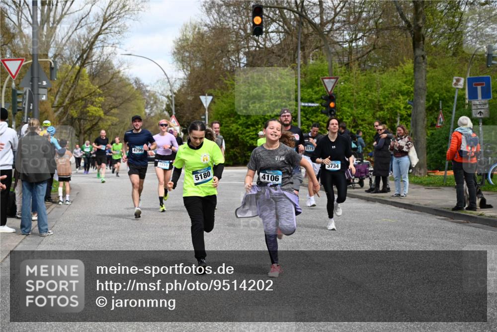 12.04.2026 - 45. Internationalen Wilhelmsburger Insellauf J. Mangold http://msf.ph/oto/9514202 12.04.2026 13:11:10 Ziel 4770, 5246, 2926, 2927, 5195, 4692, 5417, 5199, 2889, 2714, 4216, 4895, 3932, 2114, 2519, 2113, 2076, 4106, 3247, 5180, 3101, 3734, 4796, 4796, 2461, 4810, 3994, 4558, 3573, 4427, 2844, 3115, 4726, 4051, 2827, 2825, 4985, 4985, 4193, 3643, 5525, 5403, 2084, 5772, 3733, 4730, 3969, 3055, 4664 meine-sportfotos.de