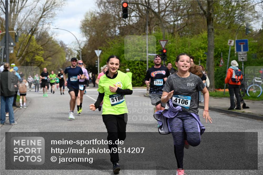 12.04.2026 - 45. Internationalen Wilhelmsburger Insellauf J. Mangold http://msf.ph/oto/9514207 12.04.2026 13:11:10 Ziel 4770, 5246, 2926, 2927, 5195, 4692, 5417, 5199, 2889, 2714, 4216, 4895, 3932, 2114, 2519, 2113, 2076, 4106, 3247, 5180, 3101, 3734, 4796, 4796, 2461, 4810, 3994, 4558, 3573, 4427, 2844, 3115, 4726, 4051, 2827, 2825, 4985, 4985, 4193, 3643, 5525, 5403, 2084, 5772, 3733, 4730, 3969, 3055, 4664 meine-sportfotos.de