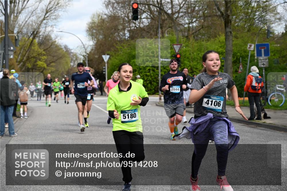 12.04.2026 - 45. Internationalen Wilhelmsburger Insellauf J. Mangold http://msf.ph/oto/9514208 12.04.2026 13:11:11 Ziel 5246, 2926, 2927, 5195, 4692, 5417, 5199, 2889, 2714, 4216, 4895, 3932, 2114, 2519, 2113, 2076, 4106, 3247, 5180, 3101, 3734, 4796, 2461, 4810, 3994, 4558, 3573, 4427, 2844, 3115, 4726, 4051, 2827, 2825, 4985, 4193, 3643, 5525, 5403, 2084, 5772, 3733, 4730, 3969, 3055, 4664, 2396, 3079 meine-sportfotos.de