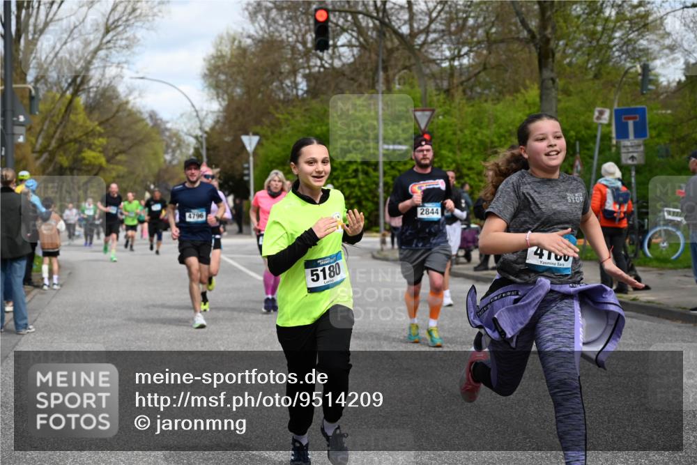 12.04.2026 - 45. Internationalen Wilhelmsburger Insellauf J. Mangold http://msf.ph/oto/9514209 12.04.2026 13:11:11 Ziel 5246, 2926, 2927, 5195, 4692, 5417, 5199, 2889, 2714, 4216, 4895, 3932, 2114, 2519, 2113, 2076, 4106, 3247, 5180, 3101, 3734, 4796, 2461, 4810, 3994, 4558, 3573, 4427, 2844, 3115, 4726, 4051, 2827, 2825, 4985, 4193, 3643, 5525, 5403, 2084, 5772, 3733, 4730, 3969, 3055, 4664, 2396, 3079 meine-sportfotos.de