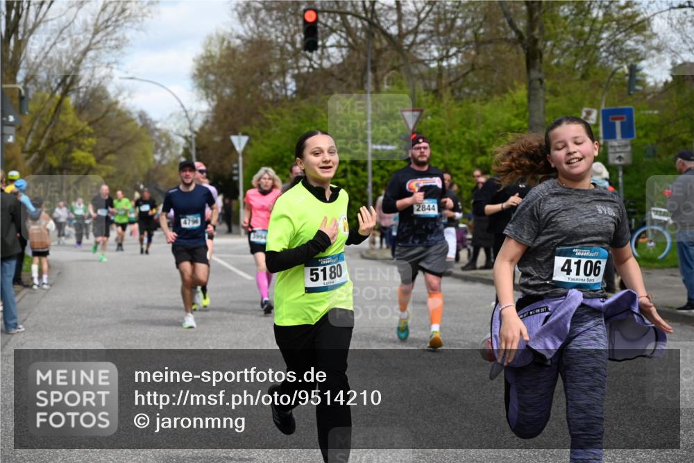 12.04.2026 - 45. Internationalen Wilhelmsburger Insellauf J. Mangold http://msf.ph/oto/9514210 12.04.2026 13:11:11 Ziel 5246, 2926, 2927, 5195, 4692, 5417, 5199, 2889, 2714, 4216, 4895, 3932, 2114, 2519, 2113, 2076, 4106, 3247, 5180, 3101, 3734, 4796, 2461, 4810, 3994, 4558, 3573, 4427, 2844, 3115, 4726, 4051, 2827, 2825, 4985, 4193, 3643, 5525, 5403, 2084, 5772, 3733, 4730, 3969, 3055, 4664, 2396, 3079 meine-sportfotos.de