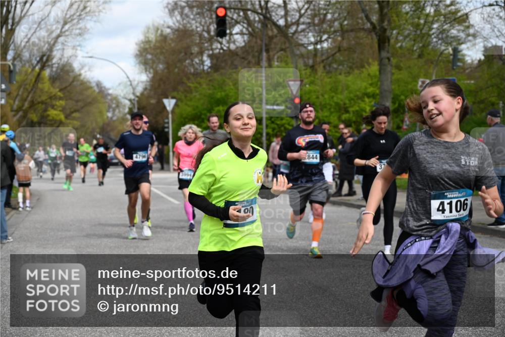 12.04.2026 - 45. Internationalen Wilhelmsburger Insellauf J. Mangold http://msf.ph/oto/9514211 12.04.2026 13:11:11 Ziel 5246, 2926, 2927, 5195, 4692, 5417, 5199, 2889, 2714, 4216, 4895, 3932, 2114, 2519, 2113, 2076, 4106, 3247, 5180, 3101, 3734, 4796, 2461, 4810, 3994, 4558, 3573, 4427, 2844, 3115, 4726, 4051, 2827, 2825, 4985, 4193, 3643, 5525, 5403, 2084, 5772, 3733, 4730, 3969, 3055, 4664, 2396, 3079 meine-sportfotos.de