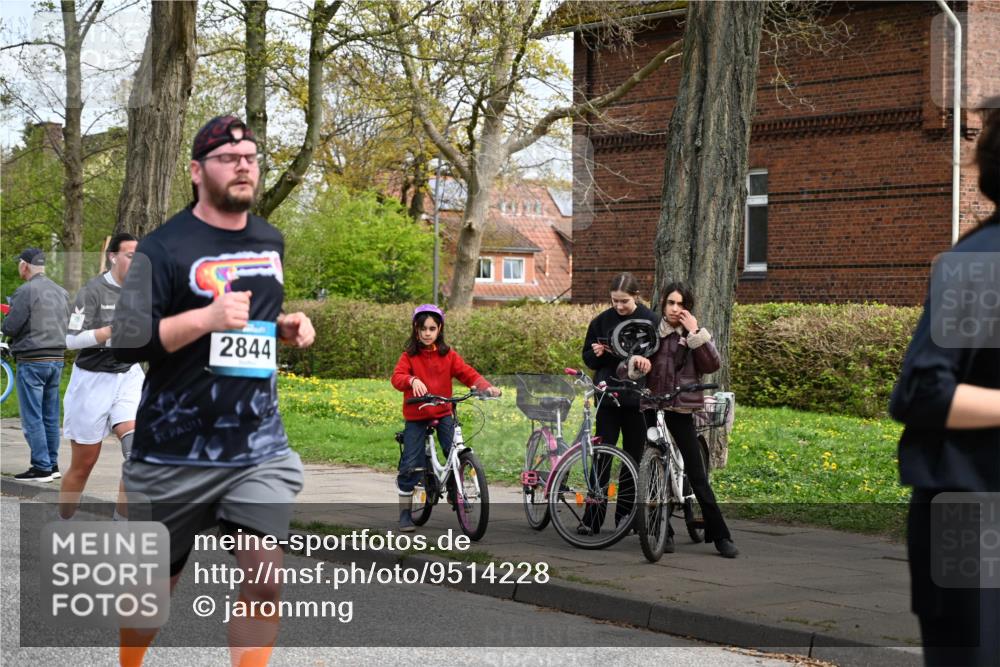 12.04.2026 - 45. Internationalen Wilhelmsburger Insellauf J. Mangold http://msf.ph/oto/9514228 12.04.2026 13:11:13 Ziel 2926, 2927, 5195, 4692, 5417, 5199, 2889, 2714, 4216, 4895, 3932, 2114, 2519, 2113, 2076, 4106, 3247, 5180, 3101, 3734, 4796, 2461, 4810, 2461, 4810, 3994, 4558, 3573, 4427, 2844, 3115, 4726, 4051, 2827, 2825, 4985, 4193, 3643, 5525, 5403, 3643, 5525, 5403, 2084, 5772, 3733, 4730, 3969, 3055, 4664, 2396, 3079, 3138 meine-sportfotos.de