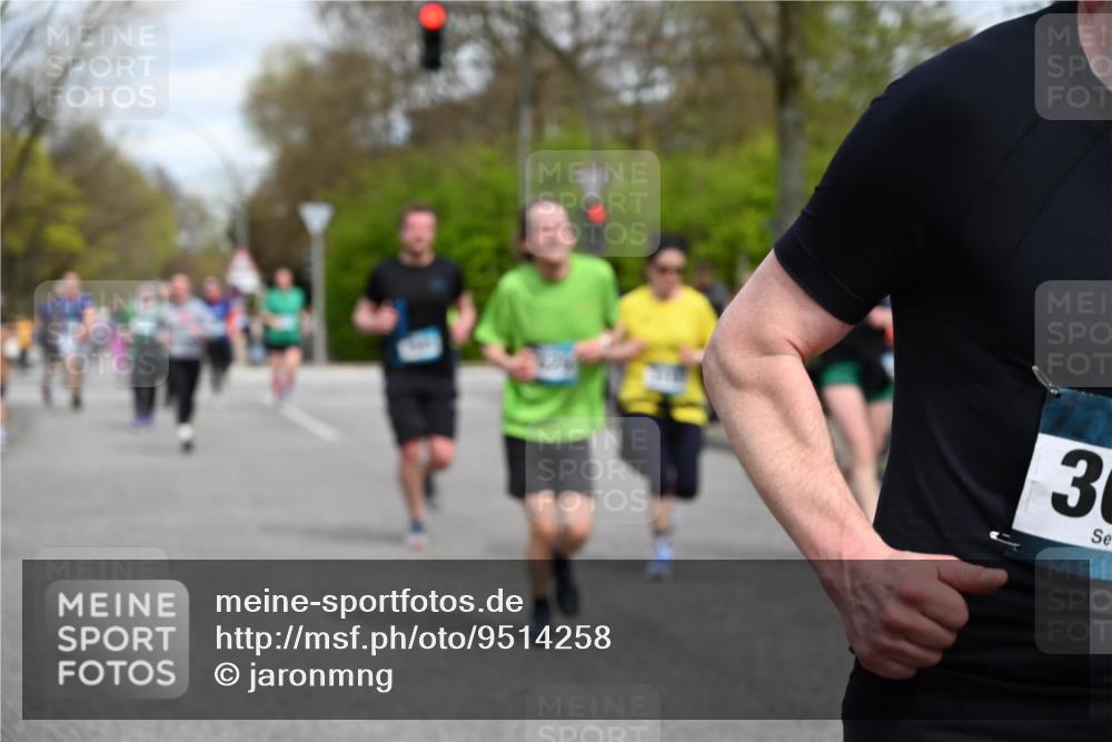 12.04.2026 - 45. Internationalen Wilhelmsburger Insellauf J. Mangold http://msf.ph/oto/9514258 12.04.2026 13:11:21 Ziel 4895, 3932, 2114, 2519, 2113, 2076, 4106, 3247, 5180, 3101, 3734, 4796, 2461, 4810, 3994, 4558, 3573, 4427, 2844, 3115, 4726, 4051, 2827, 2825, 4985, 4193, 3643, 5525, 5403, 2084, 5772, 3733, 4730, 3969, 3055, 4664, 2396, 3079, 3138, 5402, 2136, 4683, 5640, 4480, 4987, 2445 meine-sportfotos.de