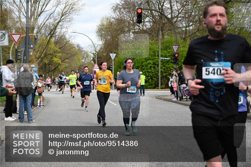 12.04.2026 - 45. Internationalen Wilhelmsburger Insellauf J. Mangold http://msf.ph/oto/9514386 12.04.2026 13:11:38 Ziel 2461, 4810, 3994, 4558, 3573, 4427, 2844, 3115, 4726, 4051, 2827, 2825, 4985, 4193, 3643, 5525, 5403, 2084, 5772, 3733, 4730, 3969, 3055, 4664, 2396, 3079, 3138, 5402, 5402, 2136, 4683, 5640, 4480, 4987, 2445, 4930, 2024, 4328, 4276, 5031, 4532, 2742, 5437, 4847, 4846 meine-sportfotos.de