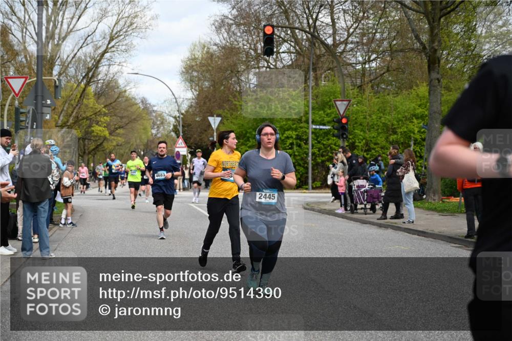 12.04.2026 - 45. Internationalen Wilhelmsburger Insellauf J. Mangold http://msf.ph/oto/9514390 12.04.2026 13:11:38 Ziel 2461, 4810, 3994, 4558, 3573, 4427, 2844, 3115, 4726, 4051, 2827, 2825, 4985, 4193, 3643, 5525, 5403, 2084, 5772, 3733, 4730, 3969, 3055, 4664, 2396, 3079, 3138, 5402, 5402, 2136, 4683, 5640, 4480, 4987, 2445, 4930, 2024, 4328, 4276, 5031, 4532, 2742, 5437, 4847, 4846 meine-sportfotos.de