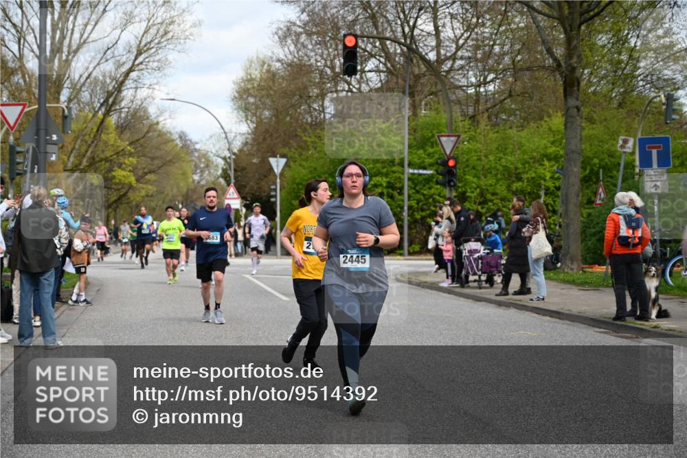 12.04.2026 - 45. Internationalen Wilhelmsburger Insellauf J. Mangold http://msf.ph/oto/9514392 12.04.2026 13:11:38 Ziel 2461, 4810, 3994, 4558, 3573, 4427, 2844, 3115, 4726, 4051, 2827, 2825, 4985, 4193, 3643, 5525, 5403, 2084, 5772, 3733, 4730, 3969, 3055, 4664, 2396, 3079, 3138, 5402, 5402, 2136, 4683, 5640, 4480, 4987, 2445, 4930, 2024, 4328, 4276, 5031, 4532, 2742, 5437, 4847, 4846 meine-sportfotos.de
