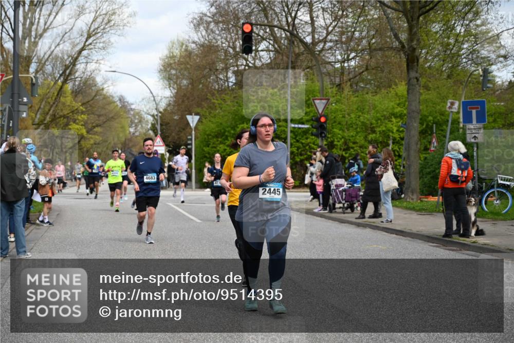 12.04.2026 - 45. Internationalen Wilhelmsburger Insellauf J. Mangold http://msf.ph/oto/9514395 12.04.2026 13:11:38 Ziel 2461, 4810, 3994, 4558, 3573, 4427, 2844, 3115, 4726, 4051, 2827, 2825, 4985, 4193, 3643, 5525, 5403, 2084, 5772, 3733, 4730, 3969, 3055, 4664, 2396, 3079, 3138, 5402, 5402, 2136, 4683, 5640, 4480, 4987, 2445, 4930, 2024, 4328, 4276, 5031, 4532, 2742, 5437, 4847, 4846 meine-sportfotos.de
