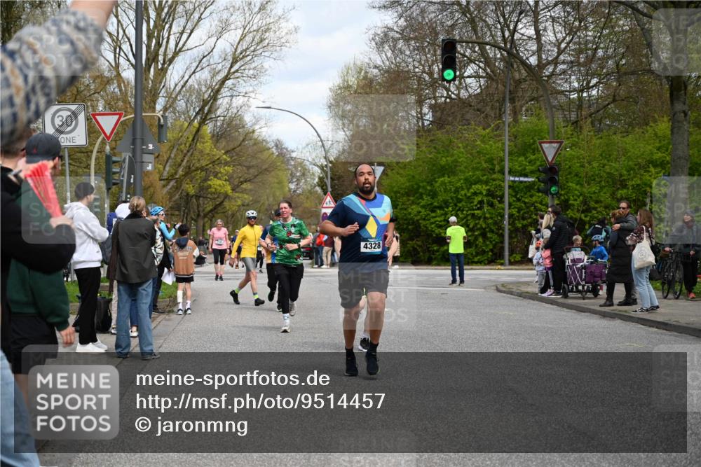 12.04.2026 - 45. Internationalen Wilhelmsburger Insellauf J. Mangold http://msf.ph/oto/9514457 12.04.2026 13:11:47 Ziel 4985, 4193, 3643, 5525, 5403, 2084, 5772, 3733, 4730, 3969, 3055, 4664, 2396, 3079, 3138, 5402, 2136, 4683, 5640, 4480, 4987, 2445, 4930, 2024, 2024, 4328, 4276, 5031, 4532, 2742, 5437, 4847, 4846, 4850, 4550, 3914, 2545, 3352 meine-sportfotos.de