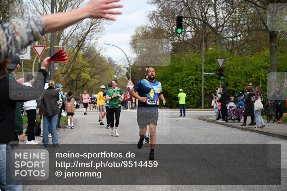 12.04.2026 - 45. Internationalen Wilhelmsburger Insellauf J. Mangold http://msf.ph/oto/9514459 12.04.2026 13:11:47 Ziel 4985, 4193, 3643, 5525, 5403, 2084, 5772, 3733, 4730, 3969, 3055, 4664, 2396, 3079, 3138, 5402, 2136, 4683, 5640, 4480, 4987, 2445, 4930, 2024, 2024, 4328, 4276, 5031, 4532, 2742, 5437, 4847, 4846, 4850, 4550, 3914, 2545, 3352 meine-sportfotos.de