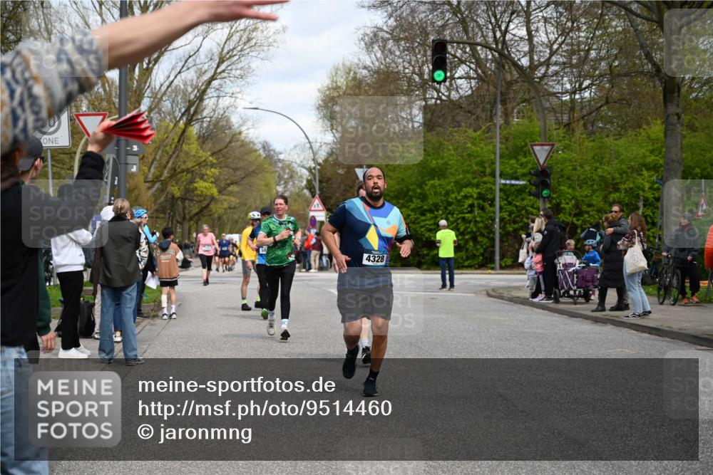 12.04.2026 - 45. Internationalen Wilhelmsburger Insellauf J. Mangold http://msf.ph/oto/9514460 12.04.2026 13:11:47 Ziel 4985, 4193, 3643, 5525, 5403, 2084, 5772, 3733, 4730, 3969, 3055, 4664, 2396, 3079, 3138, 5402, 2136, 4683, 5640, 4480, 4987, 2445, 4930, 2024, 2024, 4328, 4276, 5031, 4532, 2742, 5437, 4847, 4846, 4850, 4550, 3914, 2545, 3352 meine-sportfotos.de