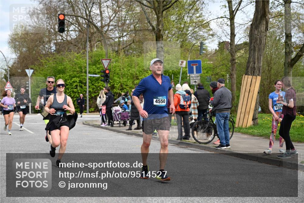 12.04.2026 - 45. Internationalen Wilhelmsburger Insellauf J. Mangold http://msf.ph/oto/9514527 12.04.2026 13:12:05 Ziel 4683, 5640, 4480, 4987, 2445, 4930, 2024, 4328, 4276, 5031, 4532, 2742, 5437, 4847, 4846, 4850, 4850, 4550, 3914, 2545, 3352, 3348, 5750, 5855, 2280, 3441, 5674, 4841, 2275 meine-sportfotos.de