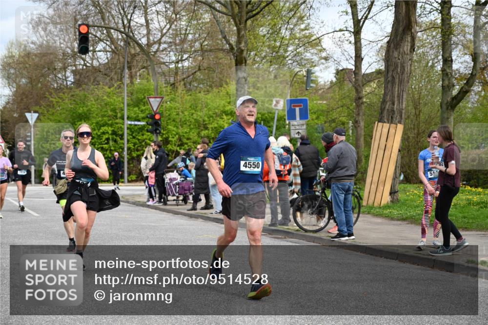 12.04.2026 - 45. Internationalen Wilhelmsburger Insellauf J. Mangold http://msf.ph/oto/9514528 12.04.2026 13:12:05 Ziel 4683, 5640, 4480, 4987, 2445, 4930, 2024, 4328, 4276, 5031, 4532, 2742, 5437, 4847, 4846, 4850, 4850, 4550, 3914, 2545, 3352, 3348, 5750, 5855, 2280, 3441, 5674, 4841, 2275 meine-sportfotos.de