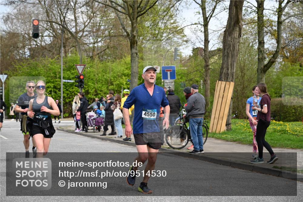 12.04.2026 - 45. Internationalen Wilhelmsburger Insellauf J. Mangold http://msf.ph/oto/9514530 12.04.2026 13:12:05 Ziel 4683, 5640, 4480, 4987, 2445, 4930, 2024, 4328, 4276, 5031, 4532, 2742, 5437, 4847, 4846, 4850, 4850, 4550, 3914, 2545, 3352, 3348, 5750, 5855, 2280, 3441, 5674, 4841, 2275 meine-sportfotos.de