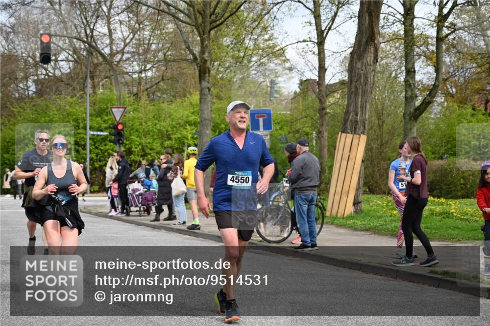 12.04.2026 - 45. Internationalen Wilhelmsburger Insellauf J. Mangold http://msf.ph/oto/9514531 12.04.2026 13:12:05 Ziel 4683, 5640, 4480, 4987, 2445, 4930, 2024, 4328, 4276, 5031, 4532, 2742, 5437, 4847, 4846, 4850, 4850, 4550, 3914, 2545, 3352, 3348, 5750, 5855, 2280, 3441, 5674, 4841, 2275 meine-sportfotos.de