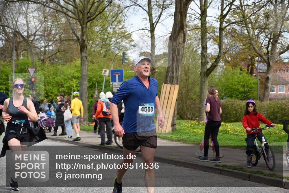 12.04.2026 - 45. Internationalen Wilhelmsburger Insellauf J. Mangold http://msf.ph/oto/9514536 12.04.2026 13:12:06 Ziel 5640, 4480, 4987, 2445, 4930, 2024, 4328, 4276, 5031, 4532, 2742, 5437, 4847, 4846, 4850, 4550, 3914, 2545, 3352, 3348, 5750, 5855, 2280, 3441, 5674, 4841, 2275, 4671 meine-sportfotos.de