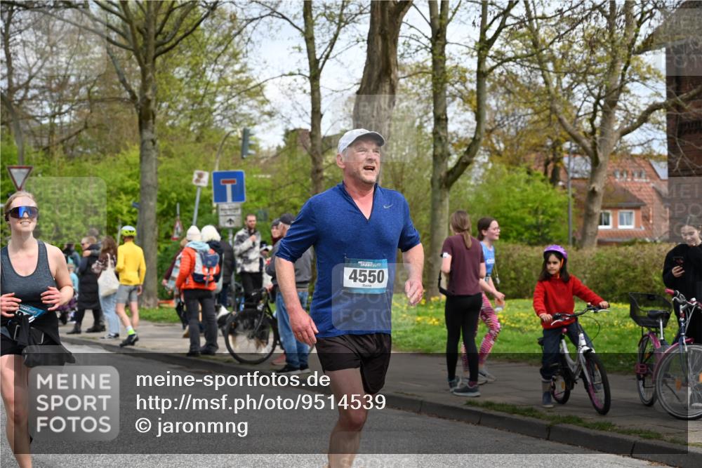12.04.2026 - 45. Internationalen Wilhelmsburger Insellauf J. Mangold http://msf.ph/oto/9514539 12.04.2026 13:12:06 Ziel 5640, 4480, 4987, 2445, 4930, 2024, 4328, 4276, 5031, 4532, 2742, 5437, 4847, 4846, 4850, 4550, 3914, 2545, 3352, 3348, 5750, 5855, 2280, 3441, 5674, 4841, 2275, 4671 meine-sportfotos.de