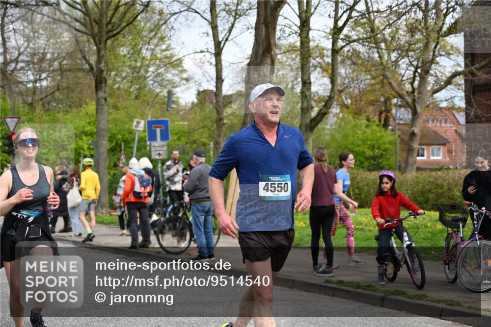 12.04.2026 - 45. Internationalen Wilhelmsburger Insellauf J. Mangold http://msf.ph/oto/9514540 12.04.2026 13:12:06 Ziel 5640, 4480, 4987, 2445, 4930, 2024, 4328, 4276, 5031, 4532, 2742, 5437, 4847, 4846, 4850, 4550, 3914, 2545, 3352, 3348, 5750, 5855, 2280, 3441, 5674, 4841, 2275, 4671 meine-sportfotos.de