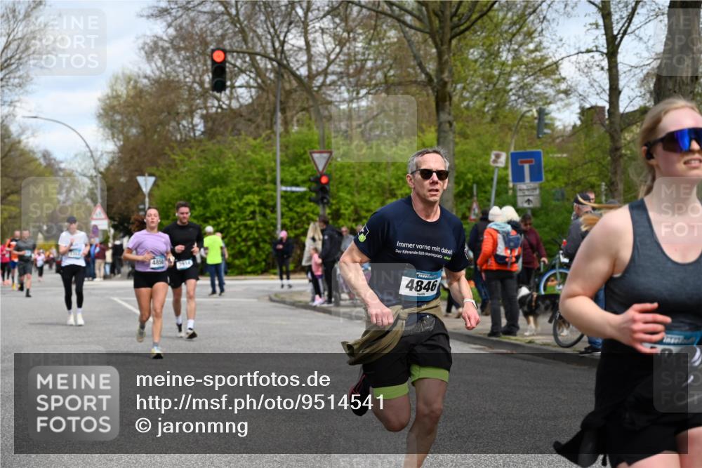 12.04.2026 - 45. Internationalen Wilhelmsburger Insellauf J. Mangold http://msf.ph/oto/9514541 12.04.2026 13:12:07 Ziel 5640, 4480, 4987, 2445, 4930, 2024, 4328, 4276, 5031, 4532, 2742, 5437, 4847, 4846, 4850, 4550, 4550, 3914, 2545, 3352, 3348, 5750, 5855, 2280, 3441, 5674, 4841, 2275, 4671, 4627, 4628 meine-sportfotos.de