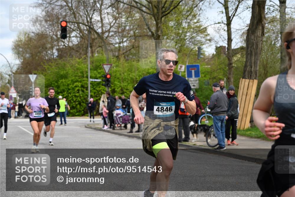 12.04.2026 - 45. Internationalen Wilhelmsburger Insellauf J. Mangold http://msf.ph/oto/9514543 12.04.2026 13:12:07 Ziel 5640, 4480, 4987, 2445, 4930, 2024, 4328, 4276, 5031, 4532, 2742, 5437, 4847, 4846, 4850, 4550, 4550, 3914, 2545, 3352, 3348, 5750, 5855, 2280, 3441, 5674, 4841, 2275, 4671, 4627, 4628 meine-sportfotos.de