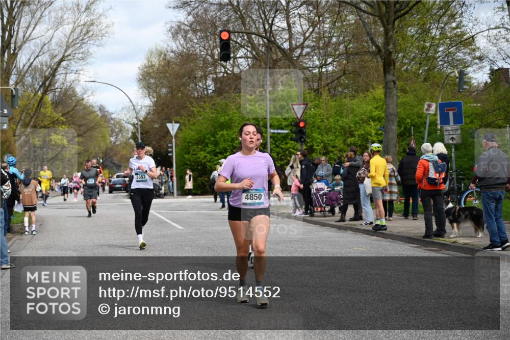 12.04.2026 - 45. Internationalen Wilhelmsburger Insellauf J. Mangold http://msf.ph/oto/9514552 12.04.2026 13:12:09 Ziel 4987, 2445, 4930, 2024, 4328, 4276, 5031, 4532, 2742, 5437, 4847, 4846, 4850, 4550, 3914, 3914, 2545, 3352, 3348, 5750, 5855, 2280, 5855, 2280, 3441, 5674, 4841, 2275, 4671, 4627, 4628, 3638 meine-sportfotos.de
