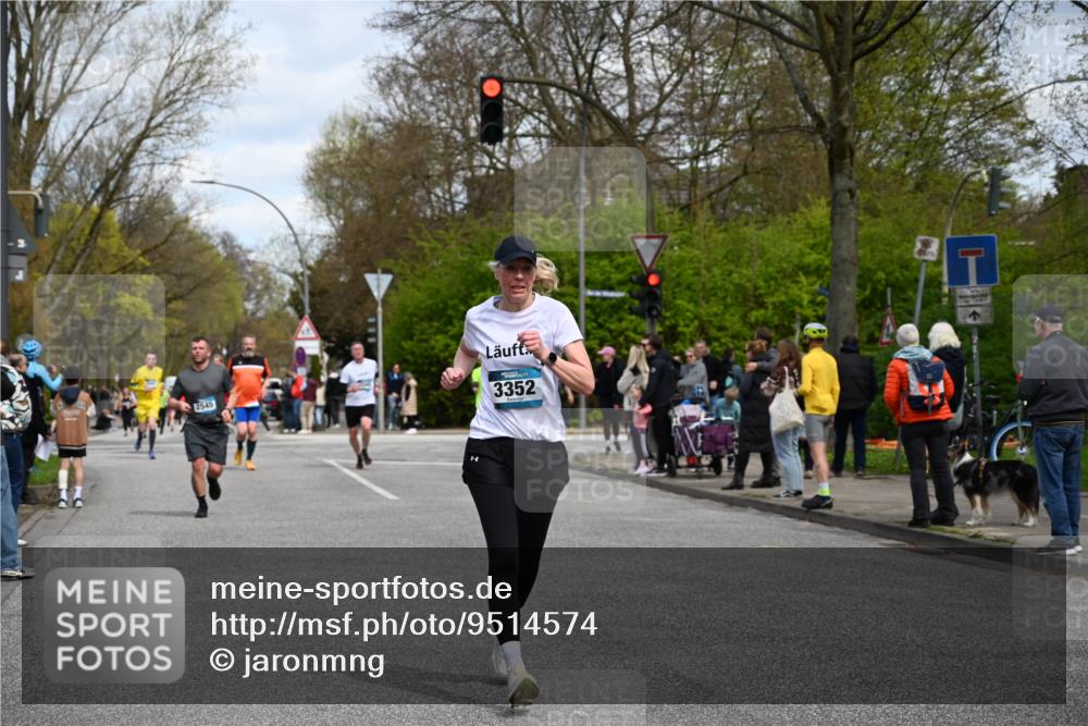 12.04.2026 - 45. Internationalen Wilhelmsburger Insellauf J. Mangold http://msf.ph/oto/9514574 12.04.2026 13:12:12 Ziel 2024, 4328, 4276, 5031, 4532, 2742, 5437, 4847, 4846, 4850, 4550, 3914, 2545, 3352, 3348, 5750, 5855, 2280, 3441, 5674, 4841, 2275, 4671, 4627, 4628, 3638, 4385 meine-sportfotos.de