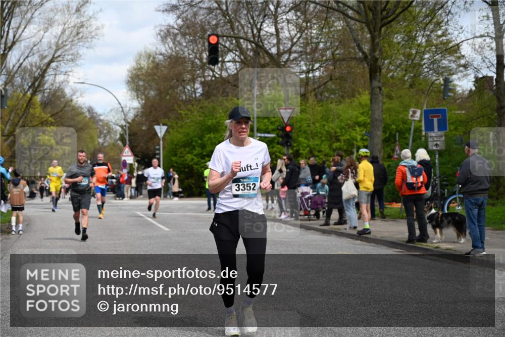12.04.2026 - 45. Internationalen Wilhelmsburger Insellauf J. Mangold http://msf.ph/oto/9514577 12.04.2026 13:12:12 Ziel 2024, 4328, 4276, 5031, 4532, 2742, 5437, 4847, 4846, 4850, 4550, 3914, 2545, 3352, 3348, 5750, 5855, 2280, 3441, 5674, 4841, 2275, 4671, 4627, 4628, 3638, 4385 meine-sportfotos.de