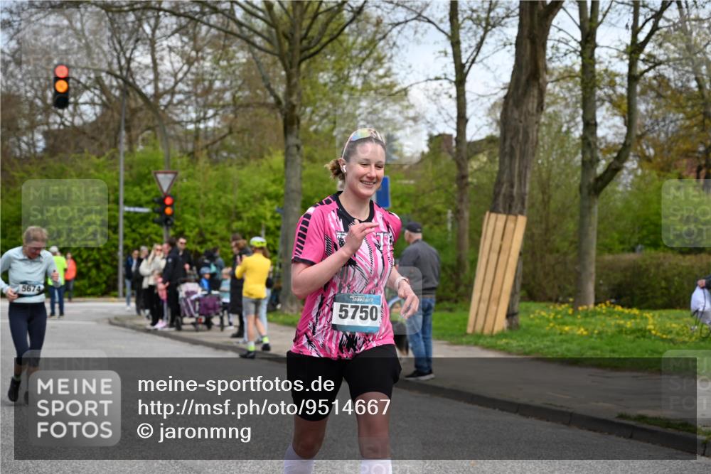 12.04.2026 - 45. Internationalen Wilhelmsburger Insellauf J. Mangold http://msf.ph/oto/9514667 12.04.2026 13:12:25 Ziel 4847, 4846, 4850, 4550, 3914, 2545, 3352, 3348, 5750, 5855, 2280, 3441, 5674, 4841, 3441, 5674, 4841, 2275, 4671, 4627, 4628, 3638, 4385, 2274, 4919, 4720, 4721, 2998, 4693, 3519, 4970, 3686, 4643 meine-sportfotos.de