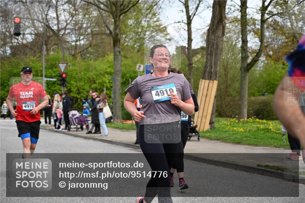 12.04.2026 - 45. Internationalen Wilhelmsburger Insellauf J. Mangold http://msf.ph/oto/9514776 12.04.2026 13:12:42 Ziel 5750, 5855, 2280, 3441, 5674, 4841, 2275, 4671, 4627, 4628, 3638, 4385, 2274, 4919, 4720, 4721, 2998, 4693, 3519, 4970, 3686, 4643, 2877, 5265, 5266, 4648, 2026, 5457, 2026, 5457, 4320, 4249, 3033, 2470, 4364, 3942, 5221, 3540, 3933, 3935, 3805, 5158, 5157, 2462, 4533, 5693 meine-sportfotos.de
