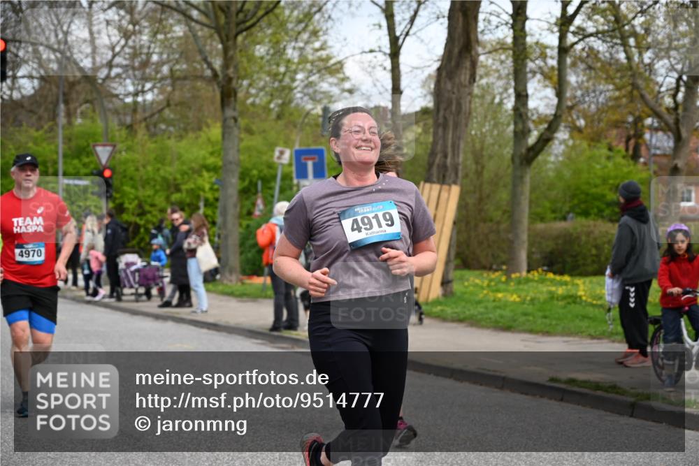 12.04.2026 - 45. Internationalen Wilhelmsburger Insellauf J. Mangold http://msf.ph/oto/9514777 12.04.2026 13:12:42 Ziel 5750, 5855, 2280, 3441, 5674, 4841, 2275, 4671, 4627, 4628, 3638, 4385, 2274, 4919, 4720, 4721, 2998, 4693, 3519, 4970, 3686, 4643, 2877, 5265, 5266, 4648, 2026, 5457, 2026, 5457, 4320, 4249, 3033, 2470, 4364, 3942, 5221, 3540, 3933, 3935, 3805, 5158, 5157, 2462, 4533, 5693 meine-sportfotos.de