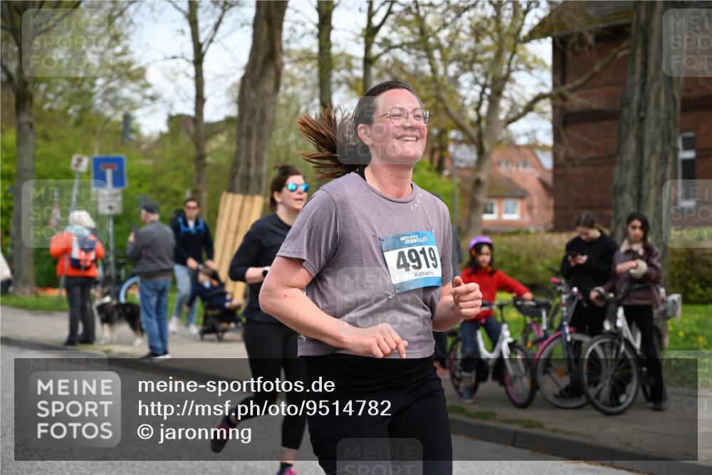12.04.2026 - 45. Internationalen Wilhelmsburger Insellauf J. Mangold http://msf.ph/oto/9514782 12.04.2026 13:12:42 Ziel 5750, 5855, 2280, 3441, 5674, 4841, 2275, 4671, 4627, 4628, 3638, 4385, 2274, 4919, 4720, 4721, 2998, 4693, 3519, 4970, 3686, 4643, 2877, 5265, 5266, 4648, 2026, 5457, 2026, 5457, 4320, 4249, 3033, 2470, 4364, 3942, 5221, 3540, 3933, 3935, 3805, 5158, 5157, 2462, 4533, 5693 meine-sportfotos.de