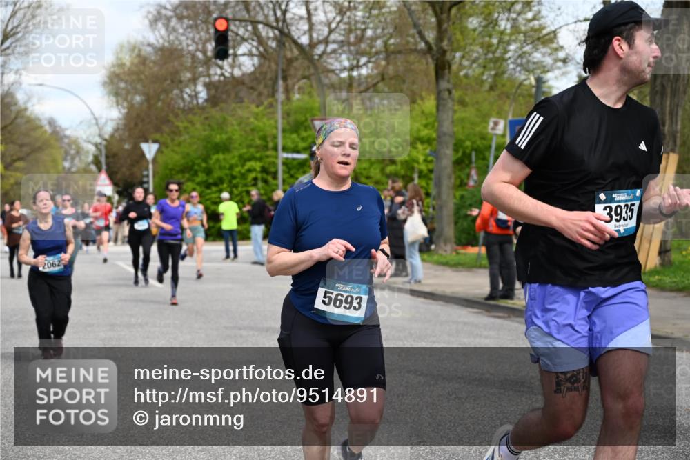 12.04.2026 - 45. Internationalen Wilhelmsburger Insellauf J. Mangold http://msf.ph/oto/9514891 12.04.2026 13:12:58 Ziel 4385, 2274, 4919, 4720, 4721, 2998, 4693, 3519, 4970, 3686, 4643, 2877, 5265, 5266, 4648, 2026, 5457, 4320, 4249, 3033, 2470, 4364, 3942, 5221, 3540, 3540, 3933, 3935, 3805, 5158, 5157, 2462, 4533, 5693, 5637, 5637, 2080, 5819, 2064, 4923, 4281, 3984, 3810, 3268 meine-sportfotos.de