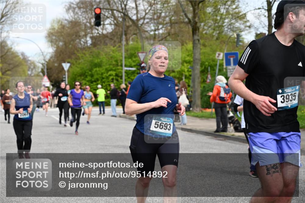 12.04.2026 - 45. Internationalen Wilhelmsburger Insellauf J. Mangold http://msf.ph/oto/9514892 12.04.2026 13:12:58 Ziel 4385, 2274, 4919, 4720, 4721, 2998, 4693, 3519, 4970, 3686, 4643, 2877, 5265, 5266, 4648, 2026, 5457, 4320, 4249, 3033, 2470, 4364, 3942, 5221, 3540, 3540, 3933, 3935, 3805, 5158, 5157, 2462, 4533, 5693, 5637, 5637, 2080, 5819, 2064, 4923, 4281, 3984, 3810, 3268 meine-sportfotos.de
