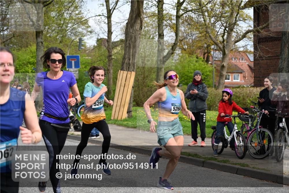 12.04.2026 - 45. Internationalen Wilhelmsburger Insellauf J. Mangold http://msf.ph/oto/9514911 12.04.2026 13:13:02 Ziel 2274, 4919, 4720, 4721, 2998, 4693, 3519, 4970, 3686, 4643, 2877, 5265, 5266, 4648, 2026, 5457, 4320, 4249, 3033, 2470, 4364, 3942, 5221, 3540, 3933, 3935, 3805, 5158, 5157, 5158, 5157, 2462, 4533, 5693, 5637, 2080, 5819, 2064, 4923, 4281, 3984, 3810, 3268, 2062, 4783 meine-sportfotos.de