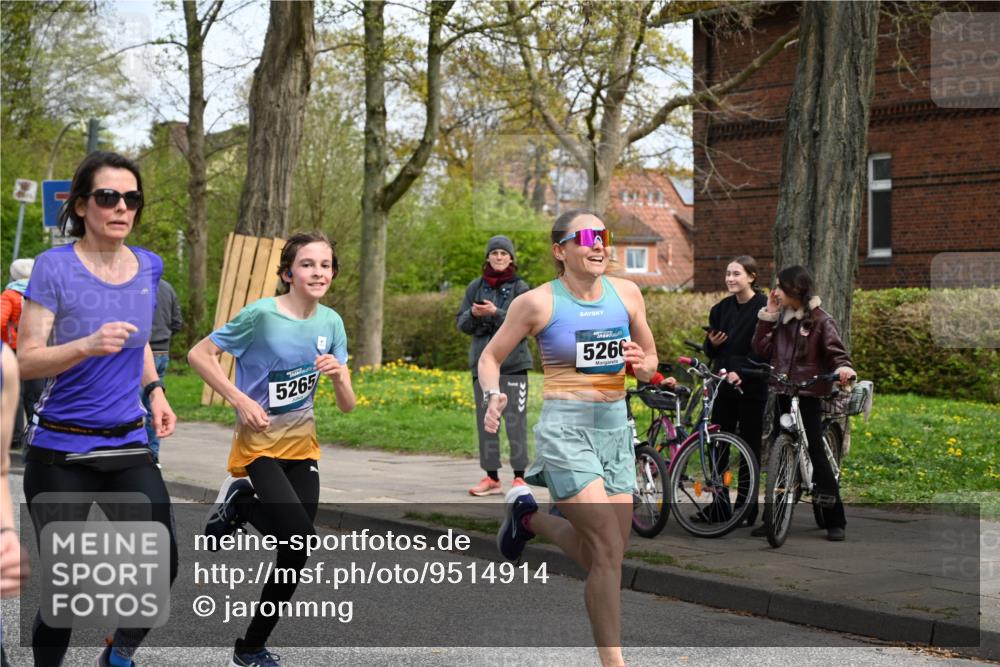 12.04.2026 - 45. Internationalen Wilhelmsburger Insellauf J. Mangold http://msf.ph/oto/9514914 12.04.2026 13:13:02 Ziel 2274, 4919, 4720, 4721, 2998, 4693, 3519, 4970, 3686, 4643, 2877, 5265, 5266, 4648, 2026, 5457, 4320, 4249, 3033, 2470, 4364, 3942, 5221, 3540, 3933, 3935, 3805, 5158, 5157, 5158, 5157, 2462, 4533, 5693, 5637, 2080, 5819, 2064, 4923, 4281, 3984, 3810, 3268, 2062, 4783 meine-sportfotos.de