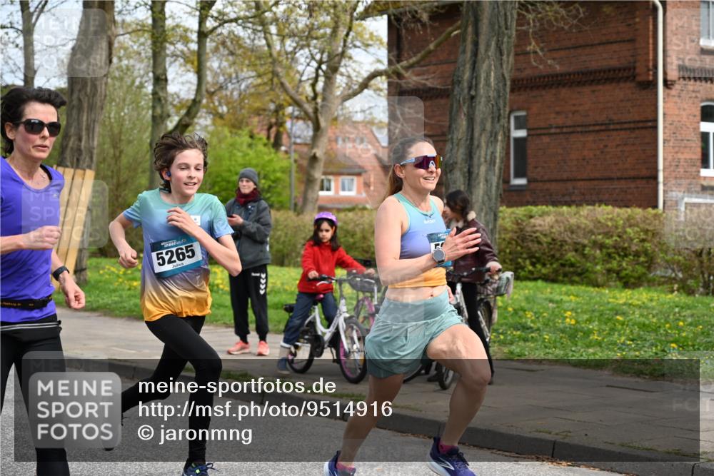 12.04.2026 - 45. Internationalen Wilhelmsburger Insellauf J. Mangold http://msf.ph/oto/9514916 12.04.2026 13:13:02 Ziel 2274, 4919, 4720, 4721, 2998, 4693, 3519, 4970, 3686, 4643, 2877, 5265, 5266, 4648, 2026, 5457, 4320, 4249, 3033, 2470, 4364, 3942, 5221, 3540, 3933, 3935, 3805, 5158, 5157, 5158, 5157, 2462, 4533, 5693, 5637, 2080, 5819, 2064, 4923, 4281, 3984, 3810, 3268, 2062, 4783 meine-sportfotos.de