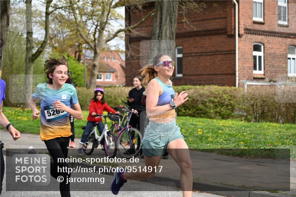 12.04.2026 - 45. Internationalen Wilhelmsburger Insellauf J. Mangold http://msf.ph/oto/9514917 12.04.2026 13:13:02 Ziel 2274, 4919, 4720, 4721, 2998, 4693, 3519, 4970, 3686, 4643, 2877, 5265, 5266, 4648, 2026, 5457, 4320, 4249, 3033, 2470, 4364, 3942, 5221, 3540, 3933, 3935, 3805, 5158, 5157, 5158, 5157, 2462, 4533, 5693, 5637, 2080, 5819, 2064, 4923, 4281, 3984, 3810, 3268, 2062, 4783 meine-sportfotos.de