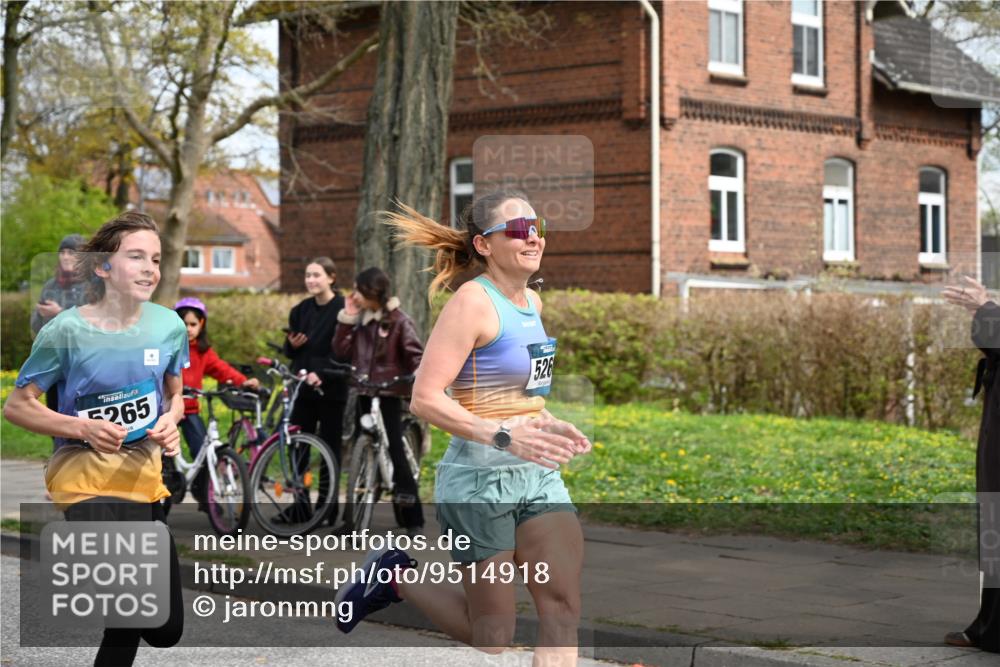 12.04.2026 - 45. Internationalen Wilhelmsburger Insellauf J. Mangold http://msf.ph/oto/9514918 12.04.2026 13:13:02 Ziel 2274, 4919, 4720, 4721, 2998, 4693, 3519, 4970, 3686, 4643, 2877, 5265, 5266, 4648, 2026, 5457, 4320, 4249, 3033, 2470, 4364, 3942, 5221, 3540, 3933, 3935, 3805, 5158, 5157, 5158, 5157, 2462, 4533, 5693, 5637, 2080, 5819, 2064, 4923, 4281, 3984, 3810, 3268, 2062, 4783 meine-sportfotos.de