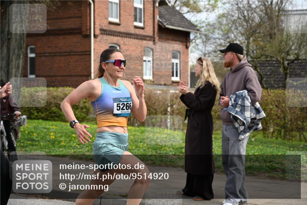 12.04.2026 - 45. Internationalen Wilhelmsburger Insellauf J. Mangold http://msf.ph/oto/9514920 12.04.2026 13:13:02 Ziel 2274, 4919, 4720, 4721, 2998, 4693, 3519, 4970, 3686, 4643, 2877, 5265, 5266, 4648, 2026, 5457, 4320, 4249, 3033, 2470, 4364, 3942, 5221, 3540, 3933, 3935, 3805, 5158, 5157, 5158, 5157, 2462, 4533, 5693, 5637, 2080, 5819, 2064, 4923, 4281, 3984, 3810, 3268, 2062, 4783 meine-sportfotos.de