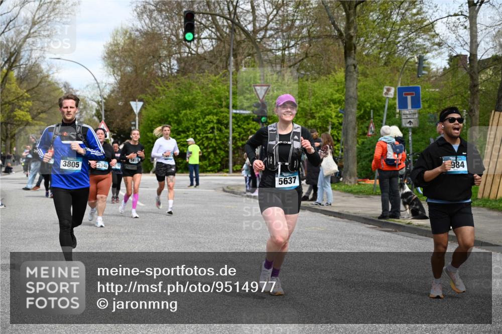 12.04.2026 - 45. Internationalen Wilhelmsburger Insellauf J. Mangold http://msf.ph/oto/9514977 12.04.2026 13:13:12 Ziel 4643, 2877, 5265, 5266, 4648, 2026, 5457, 4320, 4249, 3033, 2470, 4364, 3942, 5221, 3540, 3933, 3935, 3805, 5158, 5157, 2462, 4533, 5693, 5637, 2080, 5819, 2064, 4923, 4281, 3984, 3810, 3268, 2062, 4783, 4178, 5340 meine-sportfotos.de