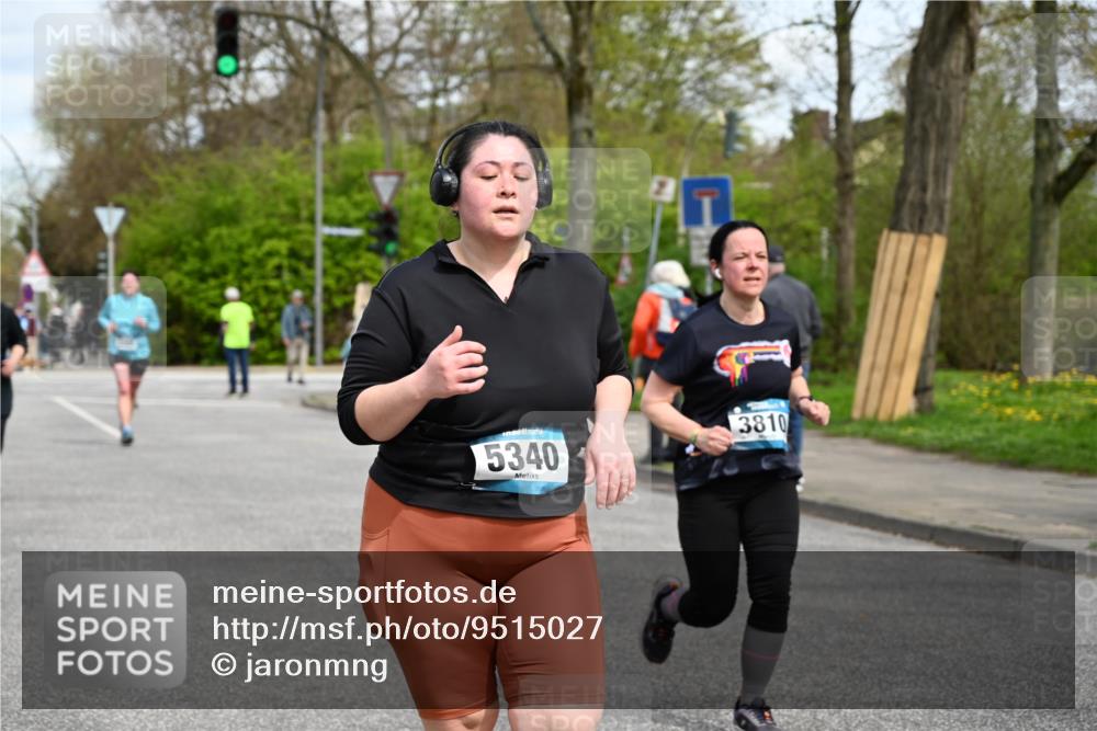 12.04.2026 - 45. Internationalen Wilhelmsburger Insellauf J. Mangold http://msf.ph/oto/9515027 12.04.2026 13:13:18 Ziel 5265, 5266, 4648, 2026, 5457, 4320, 4249, 3033, 2470, 4364, 3942, 5221, 3540, 3933, 3935, 3805, 5158, 5157, 2462, 4533, 5693, 5637, 2080, 5819, 2064, 4923, 4281, 3984, 3984, 3810, 3268, 2062, 4783, 4178, 5340, 2999, 5498, 4465, 5350 meine-sportfotos.de