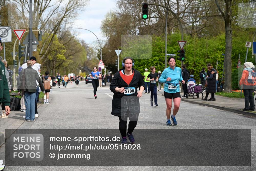 12.04.2026 - 45. Internationalen Wilhelmsburger Insellauf J. Mangold http://msf.ph/oto/9515028 12.04.2026 13:13:21 Ziel 4364, 3942, 5221, 3540, 3933, 3935, 3805, 5158, 5157, 2462, 4533, 5693, 5637, 2080, 5819, 2064, 4923, 4281, 3984, 3810, 3268, 2062, 4783, 4178, 5340, 2999, 5498, 4465, 5350 meine-sportfotos.de