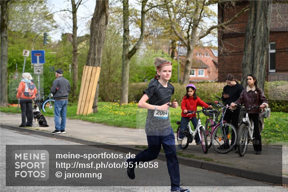 12.04.2026 - 45. Internationalen Wilhelmsburger Insellauf J. Mangold http://msf.ph/oto/9515058 12.04.2026 13:13:25 Ziel 3935, 3805, 5158, 5157, 2462, 4533, 5693, 5637, 2080, 5819, 2064, 4923, 4281, 3984, 3810, 3268, 2062, 4783, 4783, 4178, 5340, 2999, 5498, 4465, 5350, 5790 meine-sportfotos.de