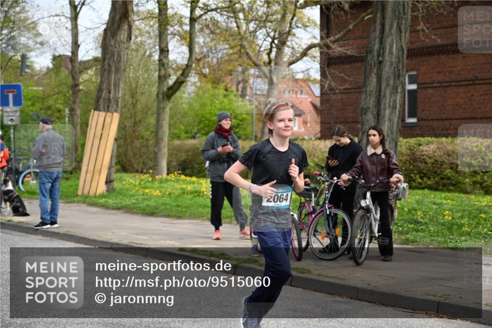 12.04.2026 - 45. Internationalen Wilhelmsburger Insellauf J. Mangold http://msf.ph/oto/9515060 12.04.2026 13:13:25 Ziel 3935, 3805, 5158, 5157, 2462, 4533, 5693, 5637, 2080, 5819, 2064, 4923, 4281, 3984, 3810, 3268, 2062, 4783, 4783, 4178, 5340, 2999, 5498, 4465, 5350, 5790 meine-sportfotos.de