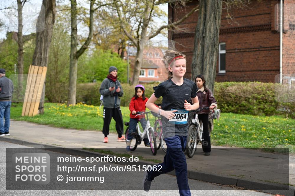12.04.2026 - 45. Internationalen Wilhelmsburger Insellauf J. Mangold http://msf.ph/oto/9515062 12.04.2026 13:13:25 Ziel 3935, 3805, 5158, 5157, 2462, 4533, 5693, 5637, 2080, 5819, 2064, 4923, 4281, 3984, 3810, 3268, 2062, 4783, 4783, 4178, 5340, 2999, 5498, 4465, 5350, 5790 meine-sportfotos.de