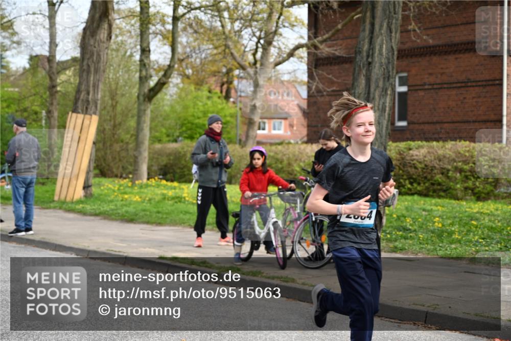 12.04.2026 - 45. Internationalen Wilhelmsburger Insellauf J. Mangold http://msf.ph/oto/9515063 12.04.2026 13:13:25 Ziel 3935, 3805, 5158, 5157, 2462, 4533, 5693, 5637, 2080, 5819, 2064, 4923, 4281, 3984, 3810, 3268, 2062, 4783, 4783, 4178, 5340, 2999, 5498, 4465, 5350, 5790 meine-sportfotos.de