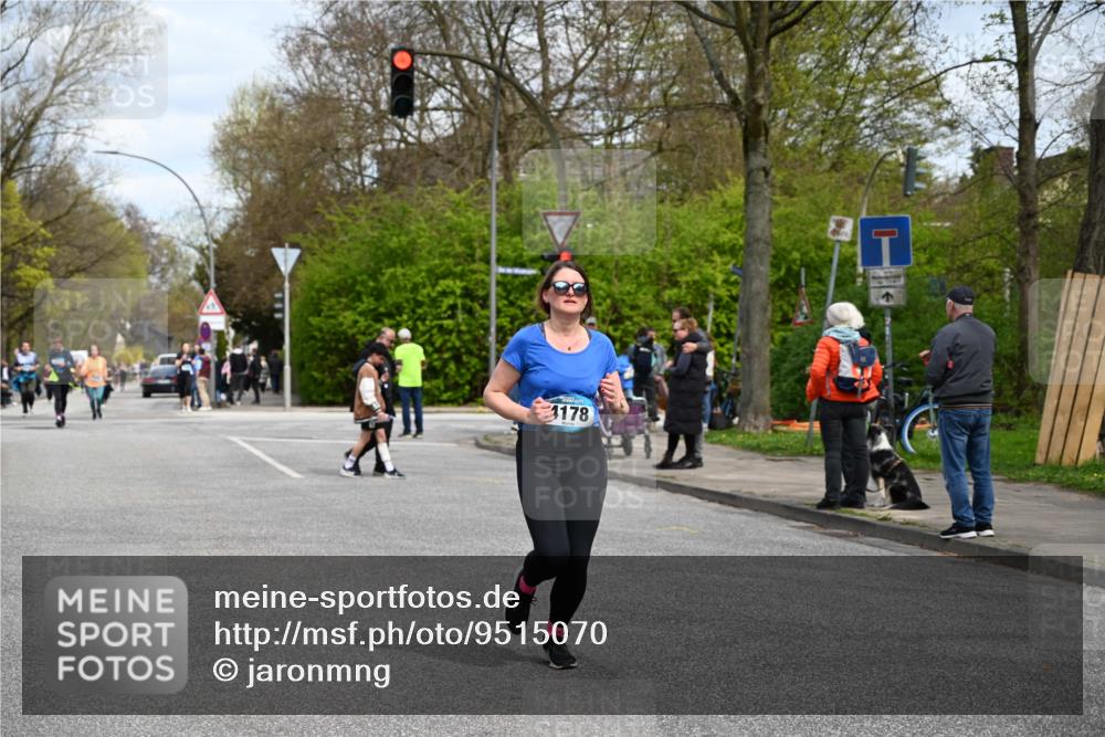 12.04.2026 - 45. Internationalen Wilhelmsburger Insellauf J. Mangold http://msf.ph/oto/9515070 12.04.2026 13:13:27 Ziel 5158, 5157, 2462, 4533, 5693, 5637, 2080, 5819, 2064, 4923, 4281, 3984, 3810, 3268, 2062, 4783, 4178, 5340, 2999, 5498, 4465, 5350, 5790 meine-sportfotos.de