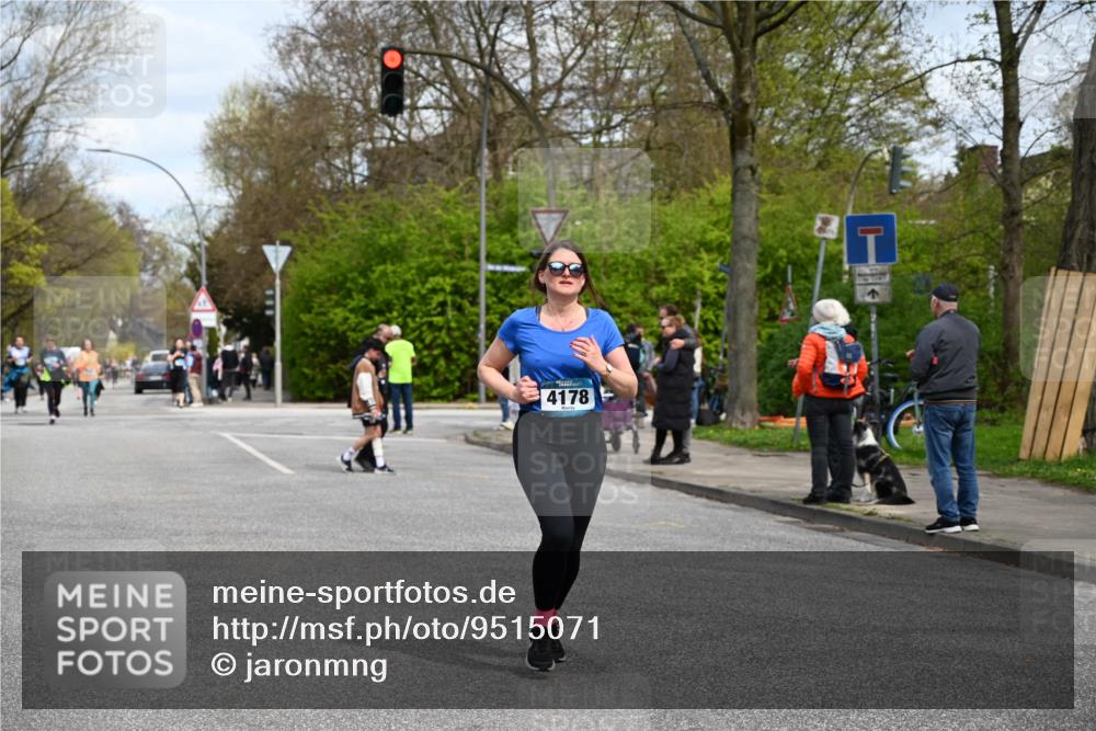 12.04.2026 - 45. Internationalen Wilhelmsburger Insellauf J. Mangold http://msf.ph/oto/9515071 12.04.2026 13:13:27 Ziel 5158, 5157, 2462, 4533, 5693, 5637, 2080, 5819, 2064, 4923, 4281, 3984, 3810, 3268, 2062, 4783, 4178, 5340, 2999, 5498, 4465, 5350, 5790 meine-sportfotos.de