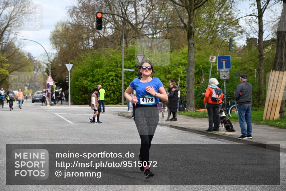 12.04.2026 - 45. Internationalen Wilhelmsburger Insellauf J. Mangold http://msf.ph/oto/9515072 12.04.2026 13:13:27 Ziel 5158, 5157, 2462, 4533, 5693, 5637, 2080, 5819, 2064, 4923, 4281, 3984, 3810, 3268, 2062, 4783, 4178, 5340, 2999, 5498, 4465, 5350, 5790 meine-sportfotos.de